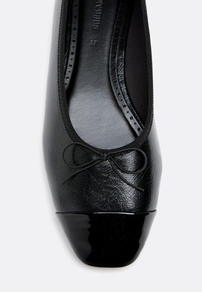 Ballettsko med sløyfe og skinnlook