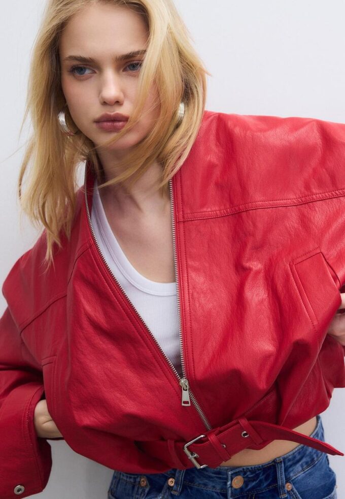 Ballongjakke i skinnimitasjon med belte