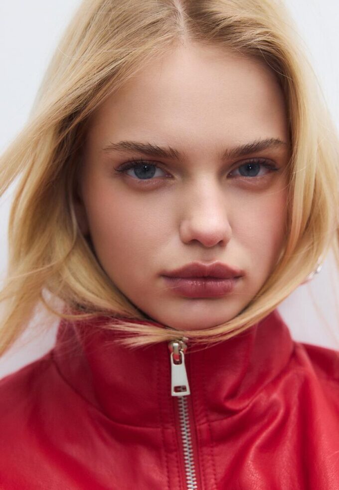 Ballongjakke i skinnimitasjon med belte