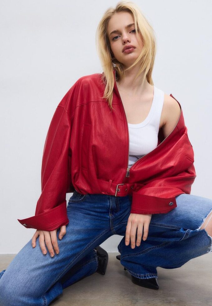 Ballongjakke i skinnimitasjon med belte