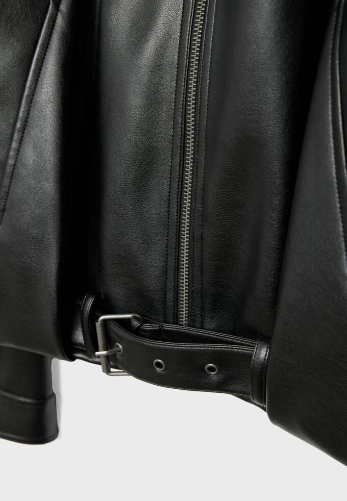 Ballongjakke i skinnimitasjon med belte