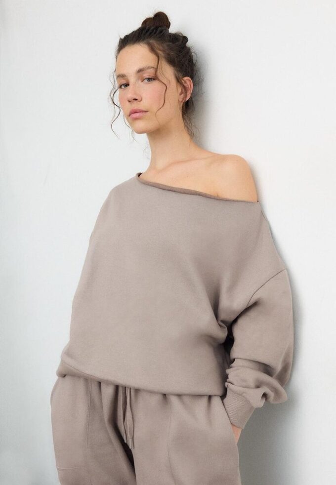 Basisplagg med enkel off-the-shoulder-design