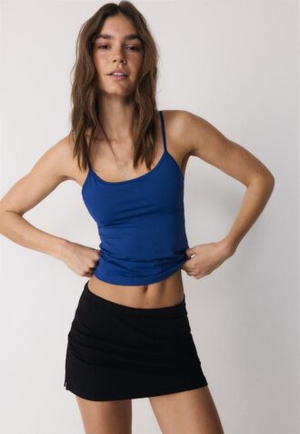 Basisplagg med enkel strikket Skort