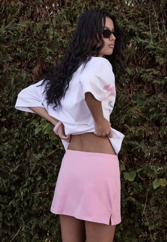 Basisplagg med enkel strikket Skort