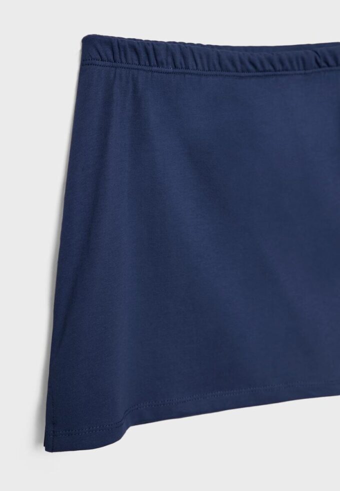 Basisplagg med enkel strikket Skort