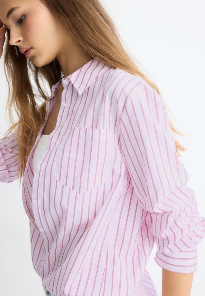 Basisplagg med enkel stripet poplin-skjorte med lomme