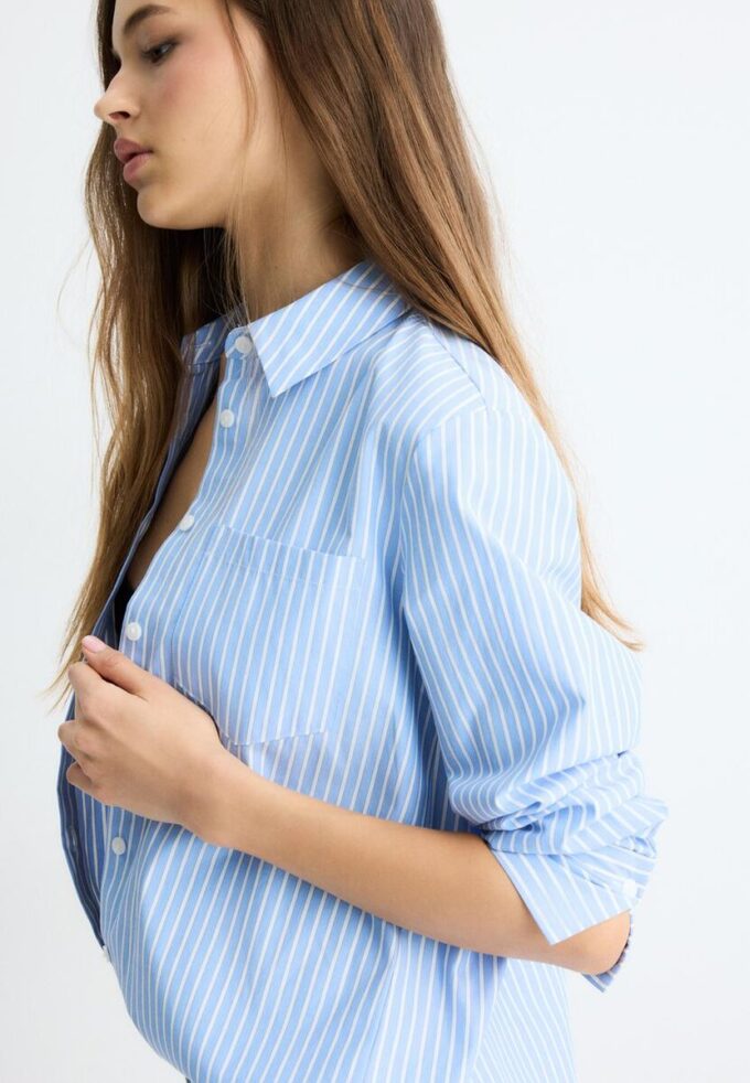 Basisplagg med enkel stripet poplin-skjorte med lomme