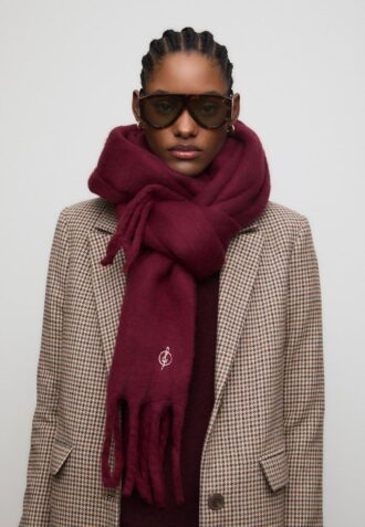 Basisplagg med enkelt skjerf