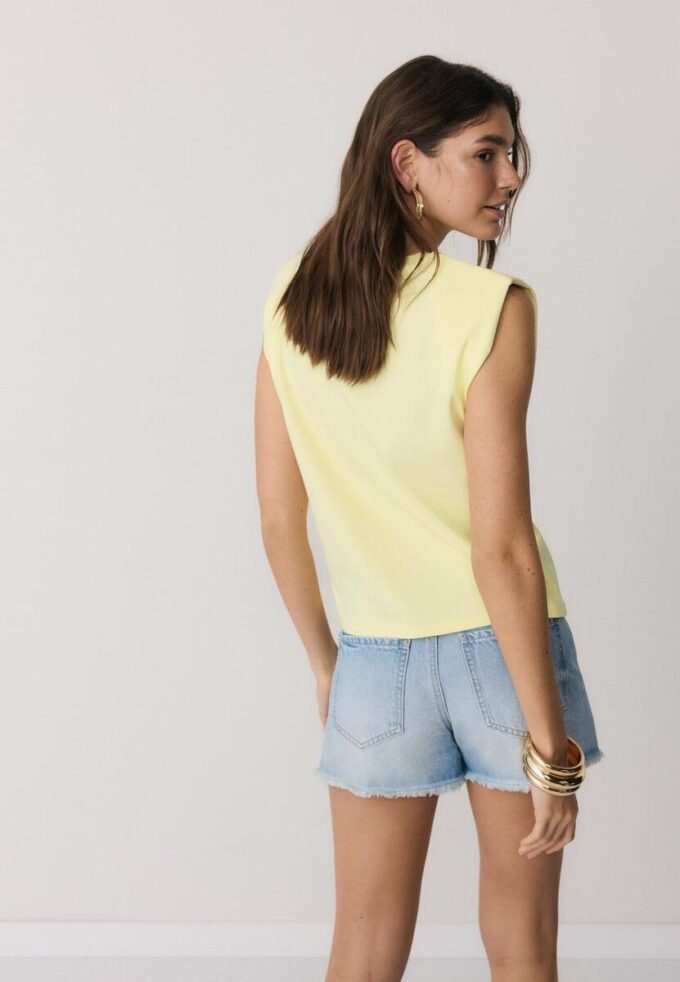 Basisplagg med polstrede skuldre