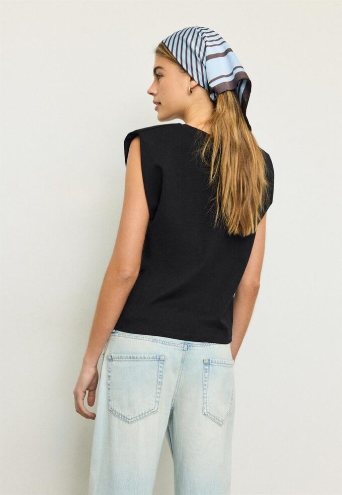 Basisplagg med polstrede skuldre