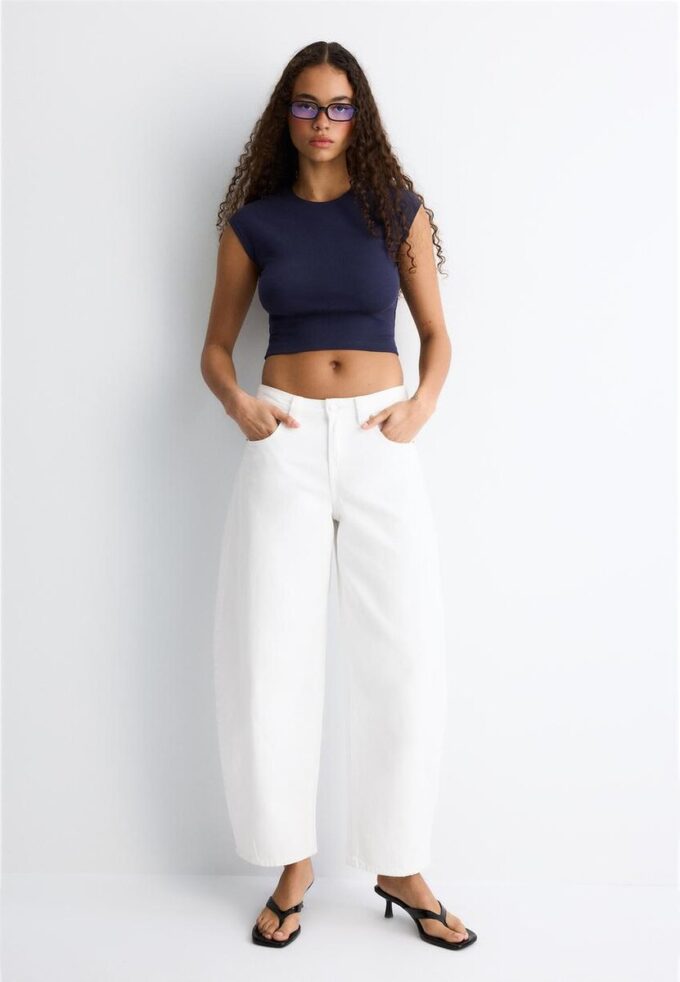 Basisplagg med tettsittende kort T-skjorte