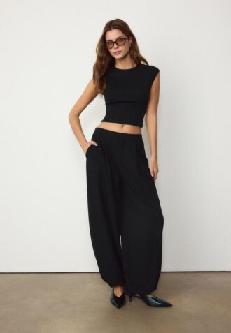 Basisplagg med tettsittende kort T-skjorte