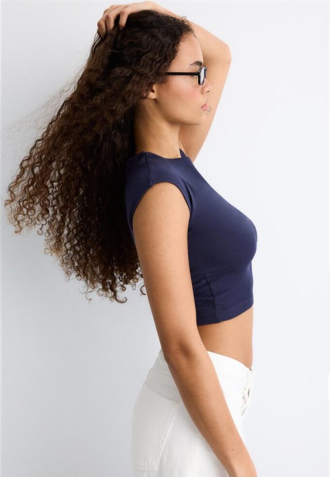 Basisplagg med tettsittende kort T-skjorte