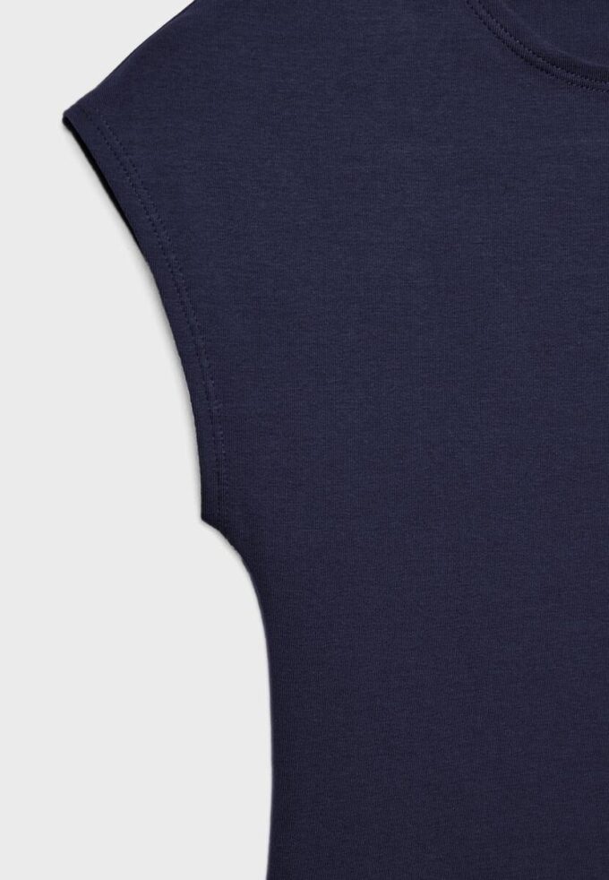 Basisplagg med tettsittende kort T-skjorte