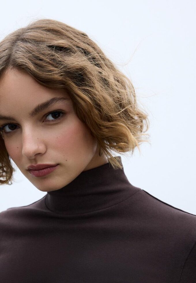 Basisplagg T-skjorte med høy hals