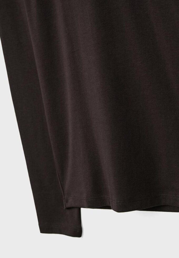 Basisplagg T-skjorte med høy hals