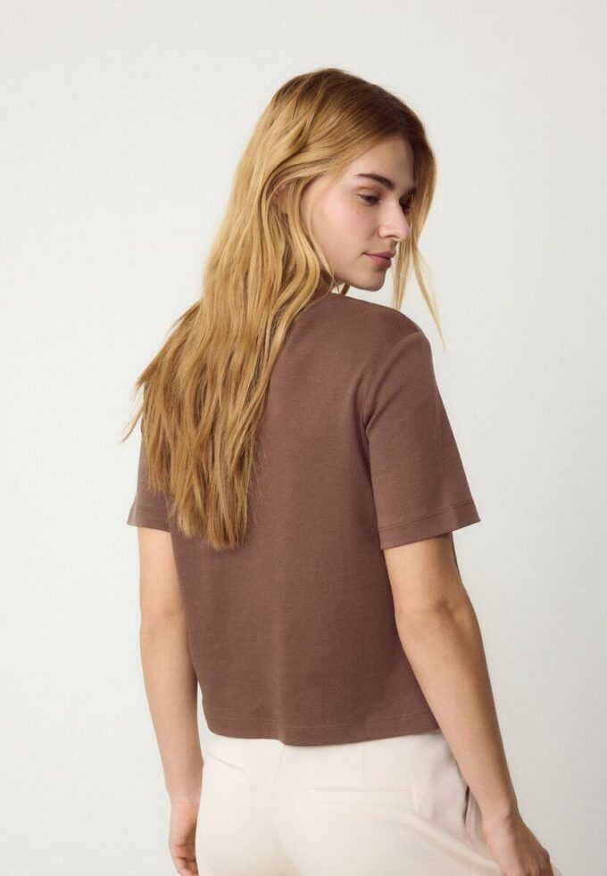 Basisplagg T-skjorte med normal passform og tykt stoff