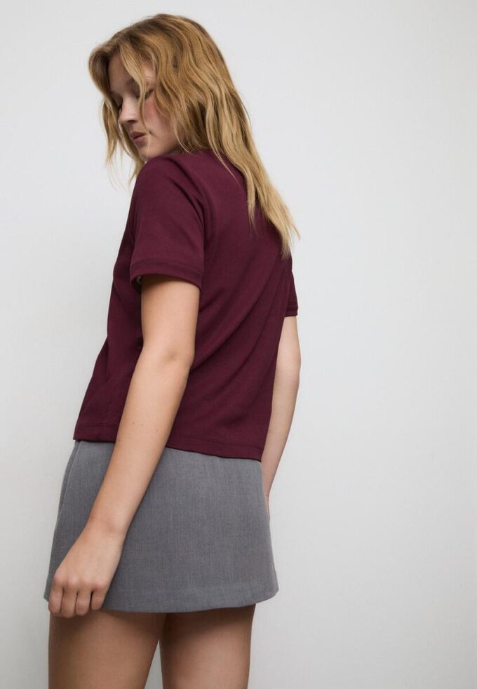 Basisplagg T-skjorte med normal passform og tykt stoff