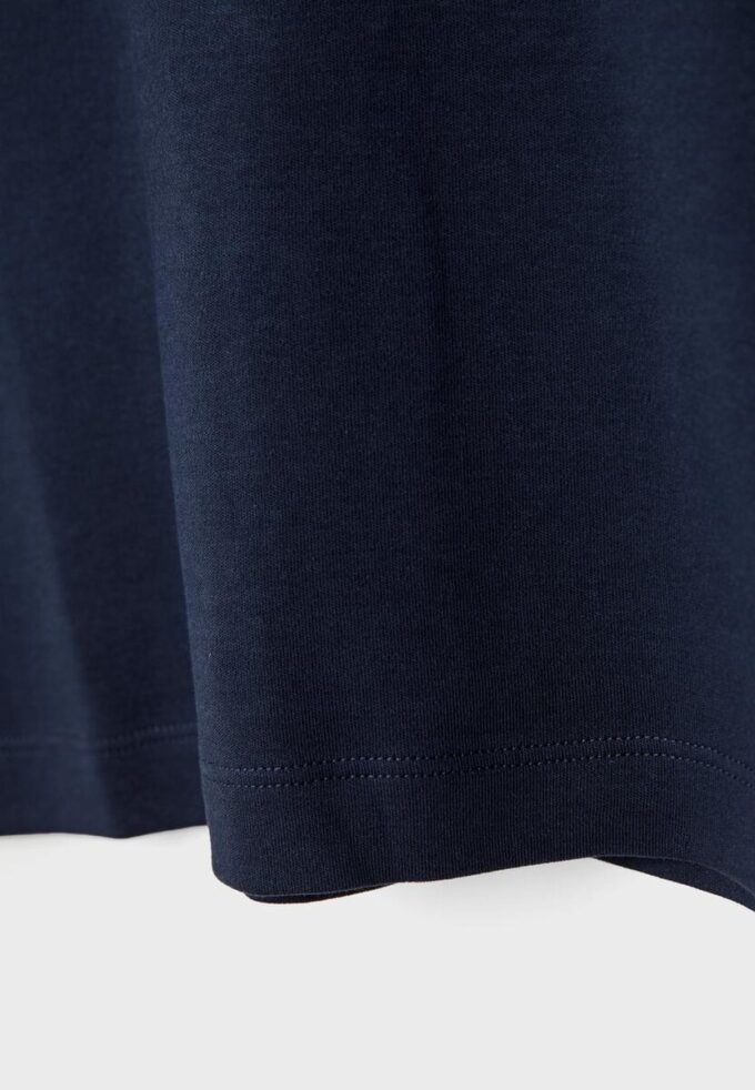 Basisplagg T-skjorte med normal passform og tykt stoff