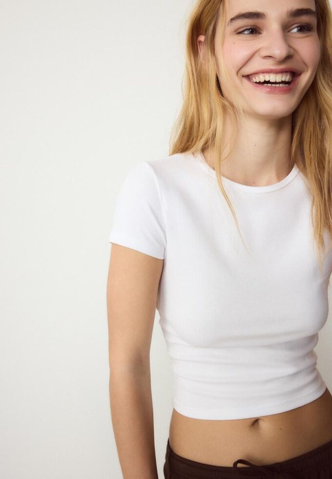 Basisplagg T-skjorte med smal passform