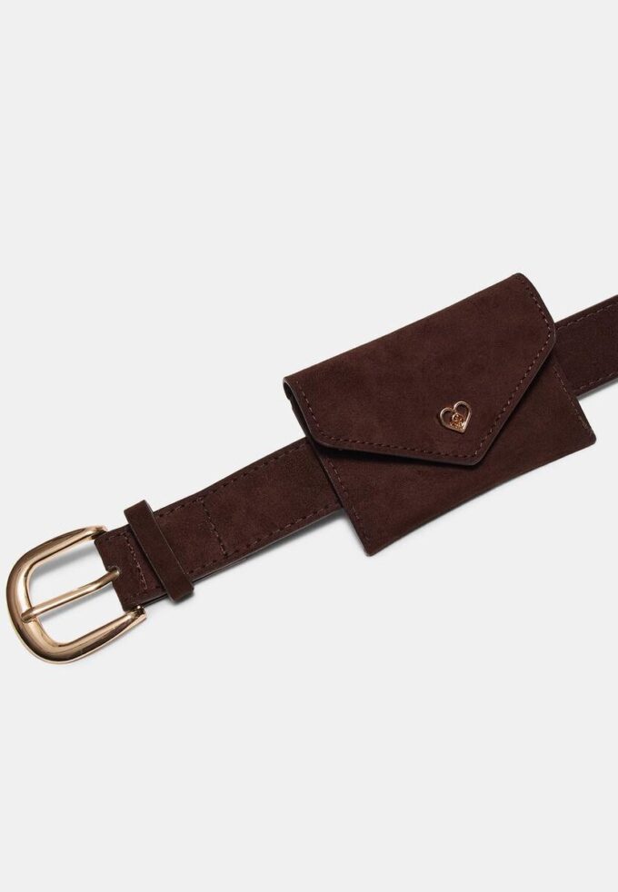 Belte med veskeapplikasjon