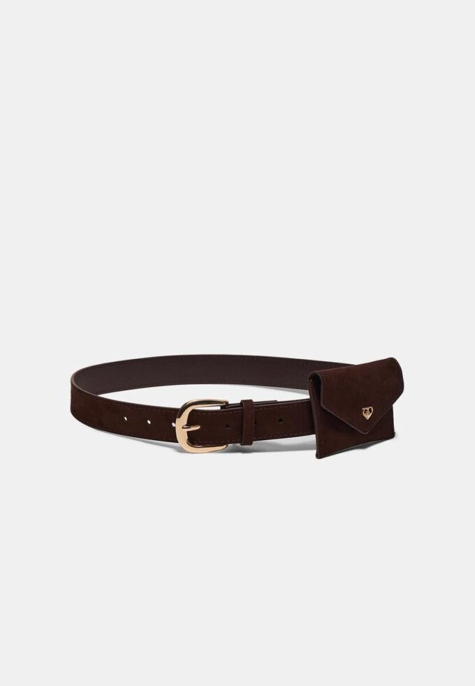 Belte med veskeapplikasjon