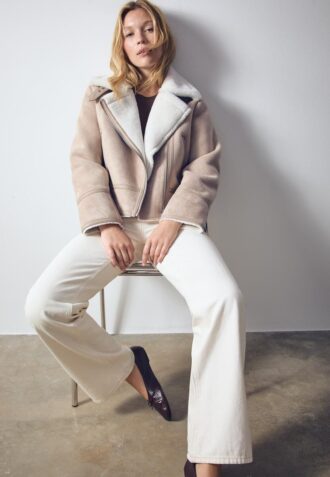 Bikerjakke i imitert semsket skinn