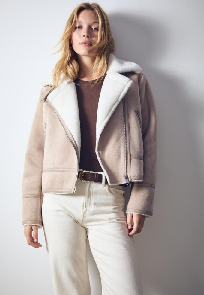 Bikerjakke i imitert semsket skinn