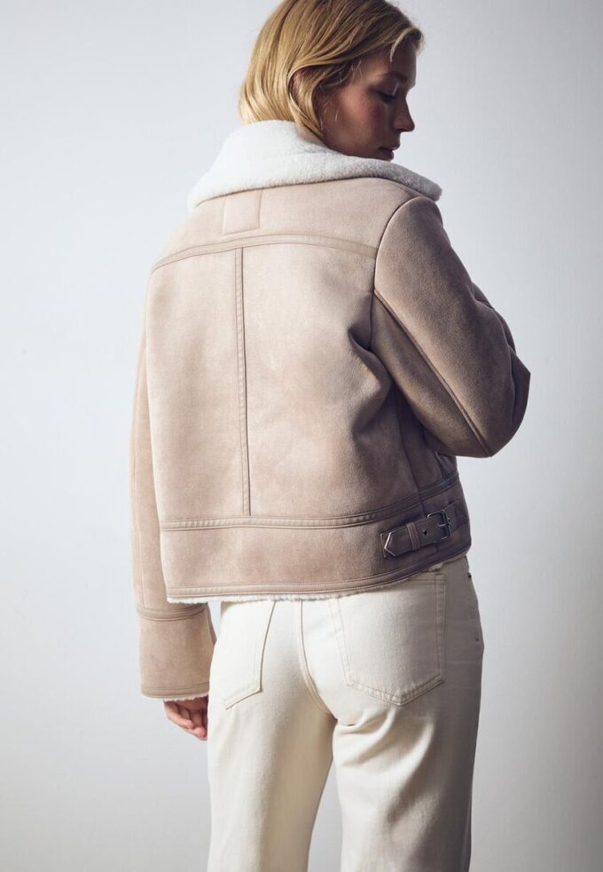 Bikerjakke i imitert semsket skinn