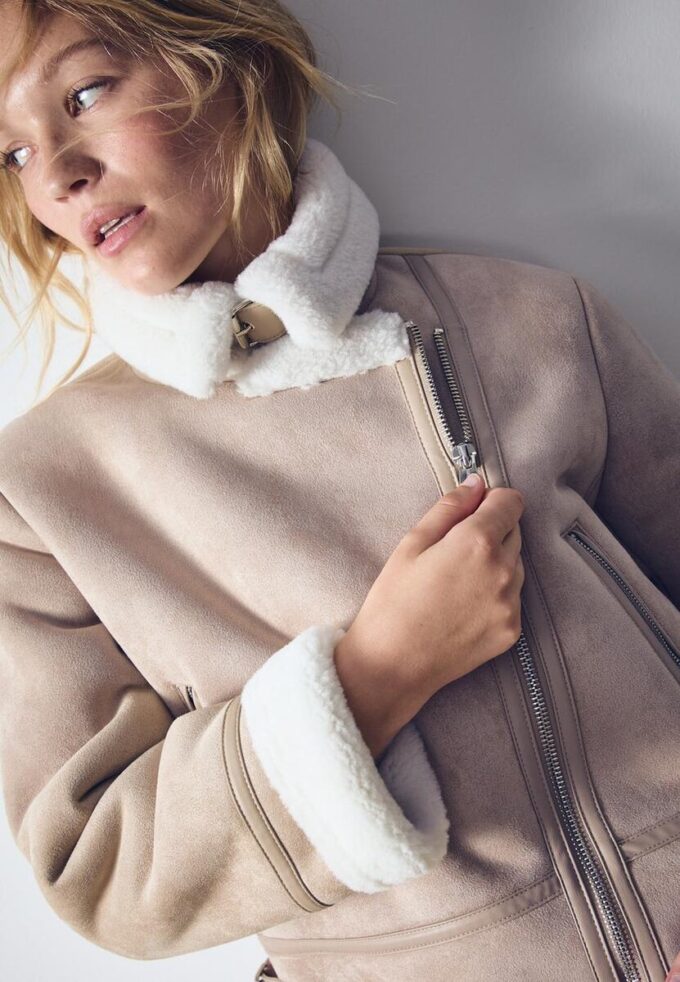 Bikerjakke i imitert semsket skinn