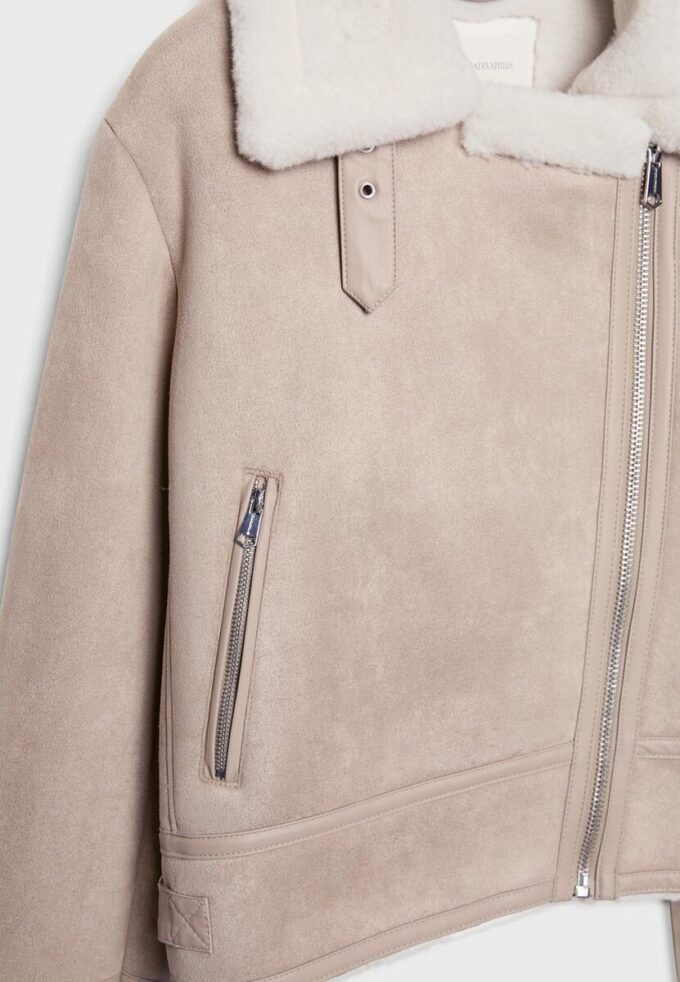 Bikerjakke i imitert semsket skinn