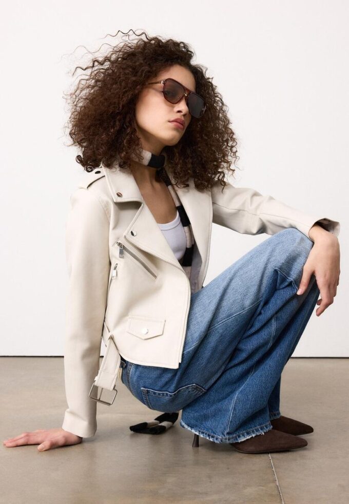 Bikerjakke i imitert skinn med belte