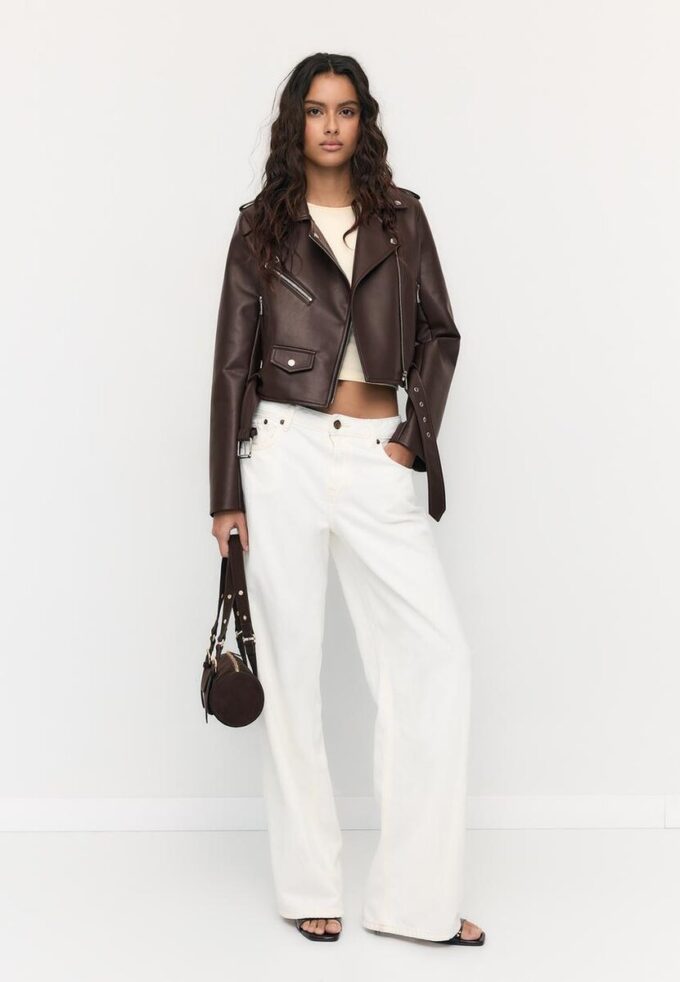 Bikerjakke i imitert skinn med belte