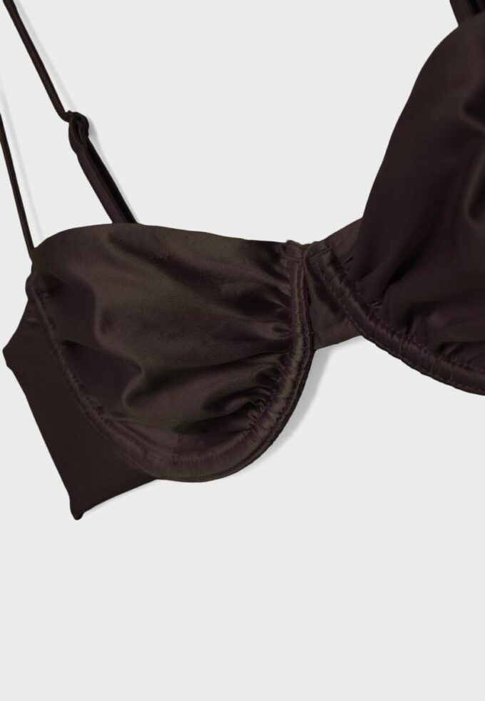 Bikinitopp i sateng med balconette-utringning