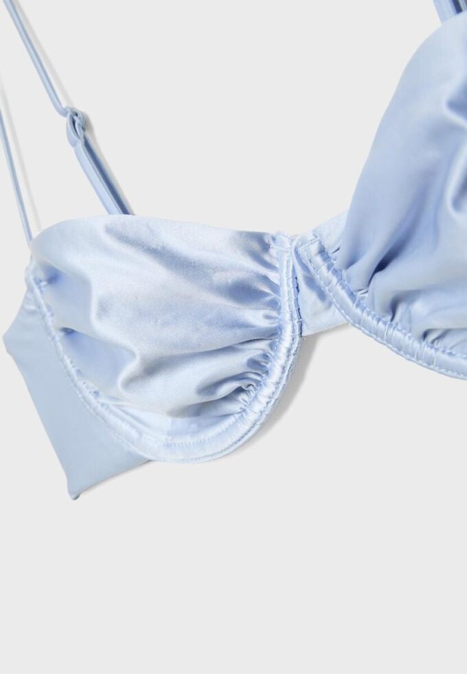 Bikinitopp i sateng med balconette-utringning