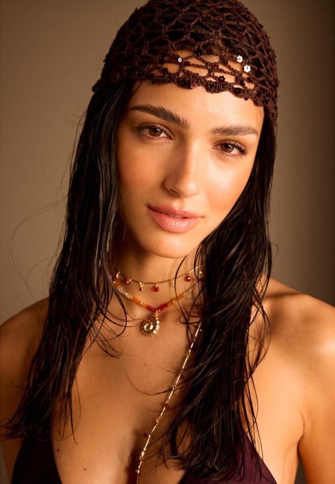 Blomsterlue med paljetter