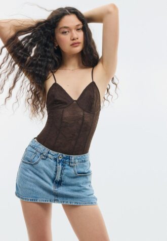 Blonderbody med stropper