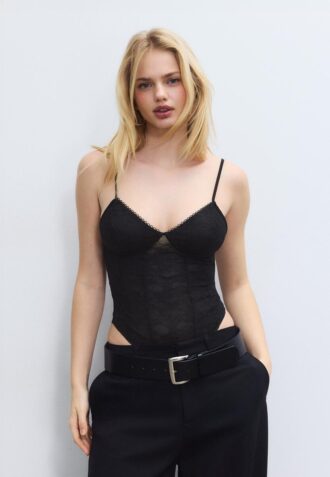 Blonderbody med stropper