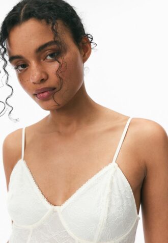 Blonderbody med stropper