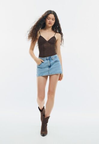 Blonderbody med stropper