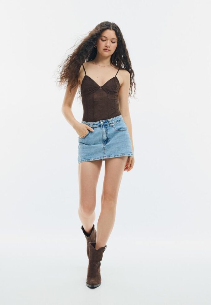 Blonderbody med stropper