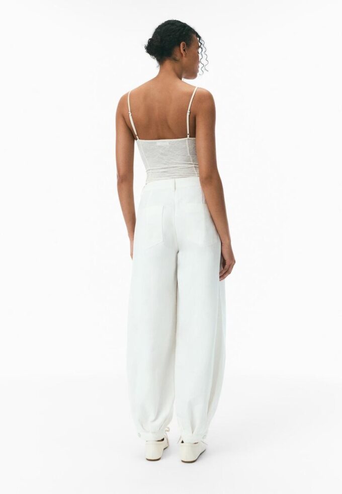 Blonderbody med stropper