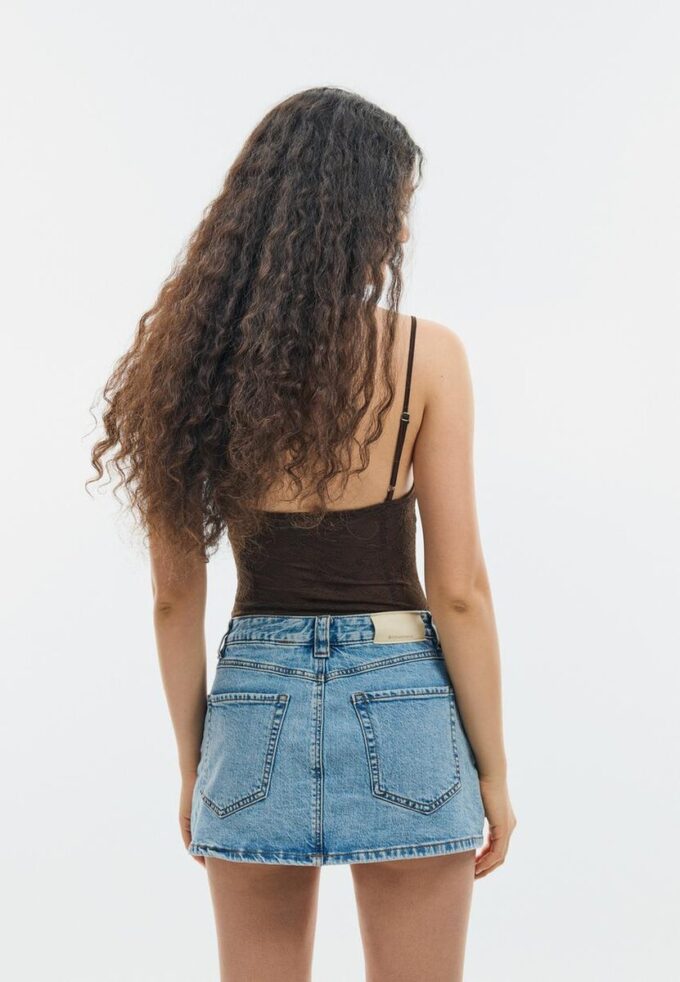 Blonderbody med stropper