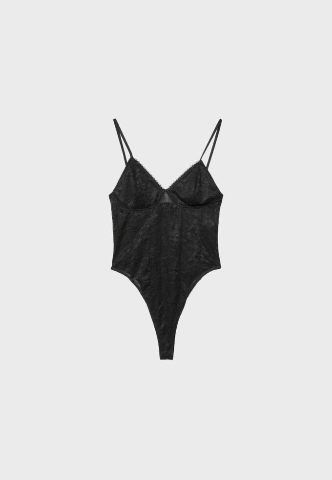 Blonderbody med stropper