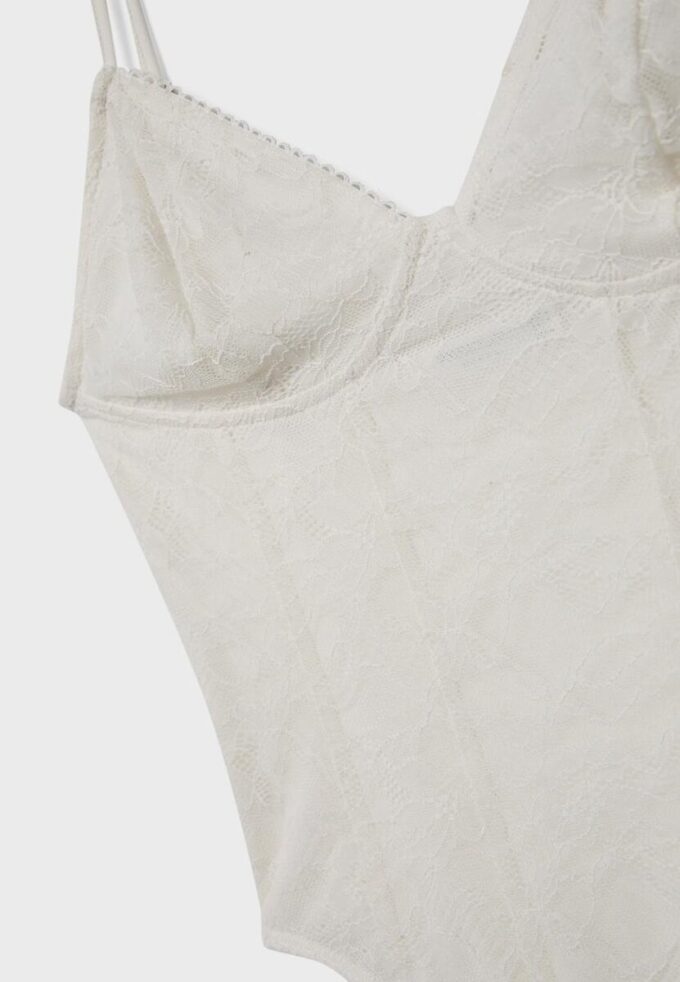 Blonderbody med stropper