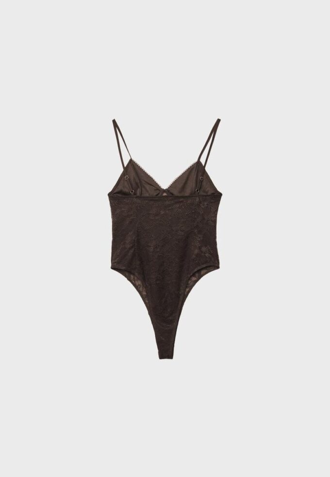 Blonderbody med stropper