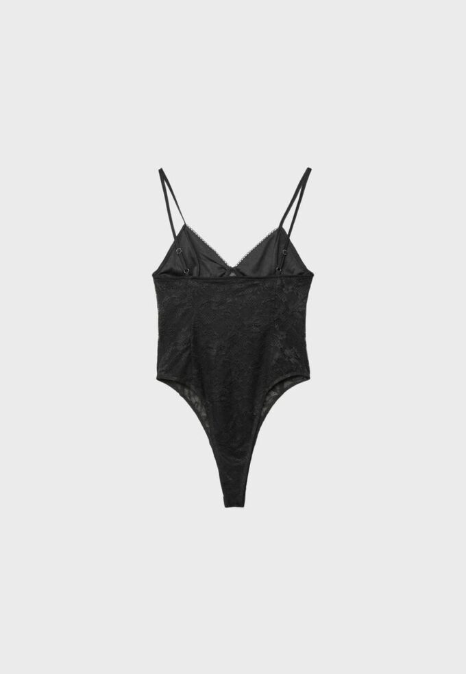 Blonderbody med stropper