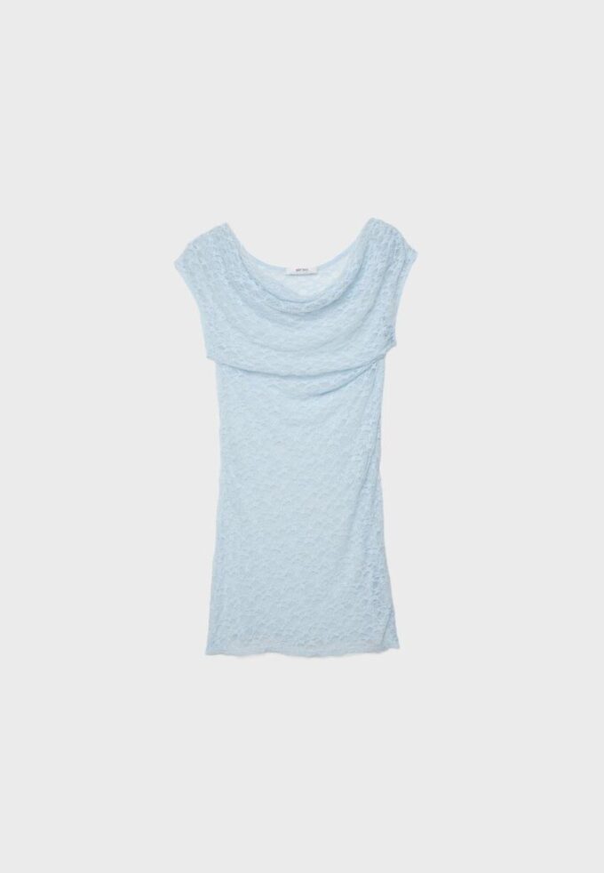 Bluse i blonder med rynking på siden