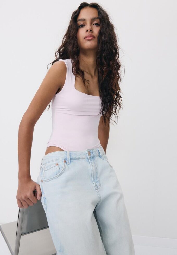 Body i polyamid med firkantet utringning