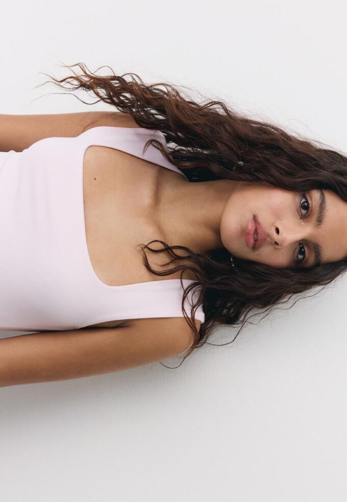 Body i polyamid med firkantet utringning